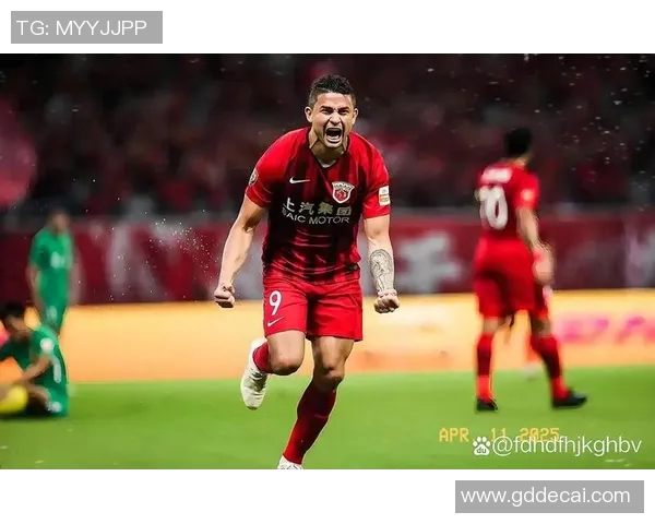 今年足球界告别了几位传奇明星球员他们的退役对足球的影响与回忆